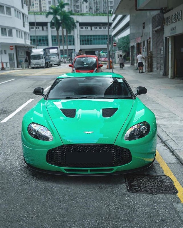 Aston Martin V12 Zagato 4