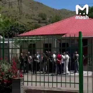 Выборы в парламент завершились в Армении, начался подсчёт голосов. Наблюдатели зафиксировали кучу нарушений. На 17:00 явка избирателей составила 48,92% (из 2,5 млн избирателей проголосовали 1,2 млн), в 20:00 по Москве местный ЦИК представит окончательную и