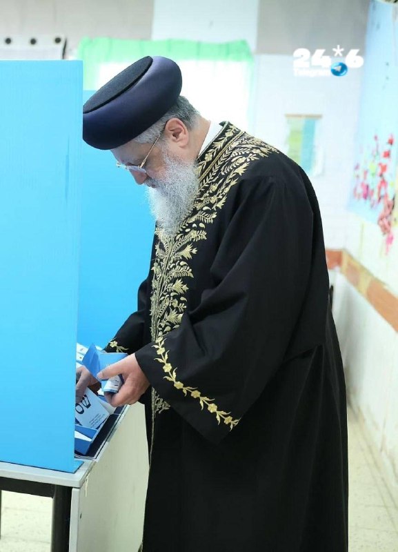 🇮🇱 אופס. שוב פעם הרב הראשי והראשון לציון שאסור לו להביע תמיכה פומבית באף מפלגה תועד בחוסר רגישות מבלי ידי…