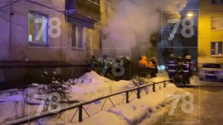 В Питере девушка бросила несколько коктейлей Молотова в волонтерский пункт сбора гумпомощи для участников войны в Украине — там начался пожар. Также она угрожала взорвать бомбу.По данным «Фонтанки», в руках у девушки была коробка с живым голубем внутри.