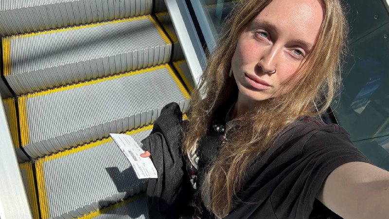 Лечу домой из будущего в настоящееЛечу домой из будущего в настоящее