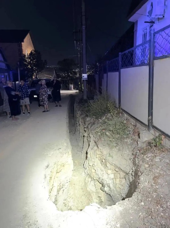 ב נובורוססייסק, אדם נפל לתוך התעלה בלילה ברחוב סטארוסוססיונה האדם יצא מהמכונית ונכנס לתוך החפירה החוצה. הוא…