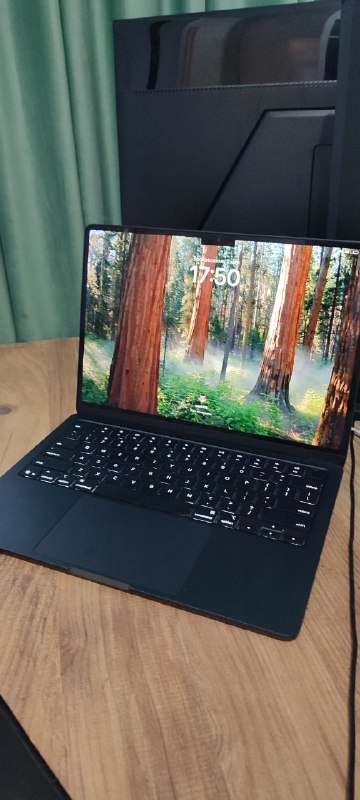 Продам MacBook air 2025 M4 13inc