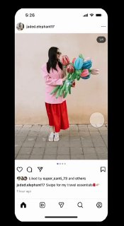 Instagram добавил возможность подписывать в «карусели» каждую фотографию отдельно. Для этого нужно загрузить фотографии, нажать на область с подписью и выбрать в выпадающем меню «несколько подписей». Если не нужно подписывать каждое изображение, можно этог