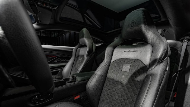 Brabus выкатил ультрачёрный Aston Martin Vanquish, который назвали в честь основателя компании. 3