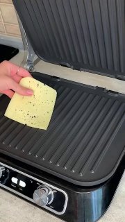 Готовим вкусный сэндвич на гриле В видео сам рецепт, а я пока пару слов про помощника. Электрогриль Kitfort КТ-3633 жарит с двух сторон одновременн... - изображение 1 - можно, любит, telegram