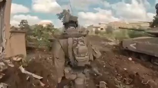 סצינות המתעדות את הרגע שבו חיילת נפצעה באורח קשה לאחר שנפגעה על ידי מטוס בדרום לבנון