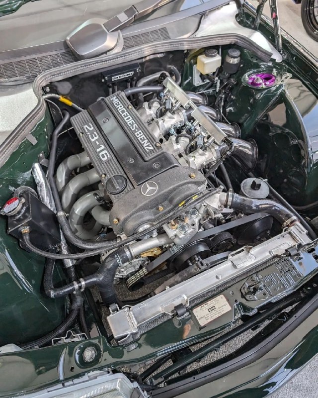Mercedes Benz 190Е 2.3-16 4