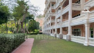 Пять миллионов рублей ежегодно платит Дмитрий Нагиев за сервисный сбор и возможность жаловаться на надоедливых соседей в элитном отеле Kempinski Palm Jumeirah в Дубае. Местные прозвали актёра главной ябедой за постоянные звонки на ресепшен. По нашей информ