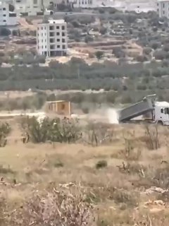 מתנחלים מרחיבים את מאחז ההתנחלות במישור העיירה טורמוס איה, מצפון לרמאללה.