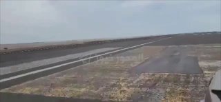 — 🇾🇪 כוחות אנסאראללה רוכבים בשמחה בנמל התעופה מוחה שנכבש לאחרונה