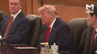 В Пекине начались переговоры между Дональдом Трампом и Си Цзиньпином. Встреча проходит в Большом зале народных собраний.Трамп впервые за 9 лет прилетел в Китай — он проведёт в Поднебесной три дня и специально приехал к китайскому лидеру. Они осмотрели почё