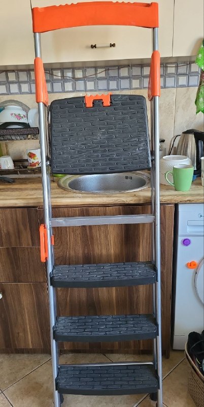 Стремянка лестница одной ступеньки нет. — фото 1