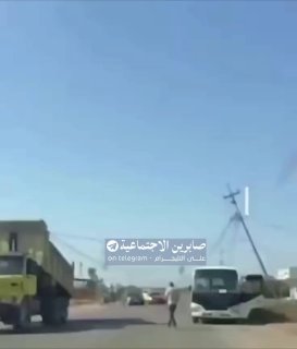 חוטי חשמל נפלו על מכוניות חולפות וחתכו את הכביש המקשר בין אל-ח'ליס לאזורי סינדיה בנפת דיאלה.