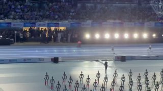 Быстрее, выше, разбились о стенуВ Пекине проходит «Олимпиада среди роботов». Человекоподобные машины уже побили рекорды Усэйна Болта и Хавьера Сотомайора — по бегу и прыжкам в высоту соответственно.Правда, тормозить они так и не научились. Соревнования так