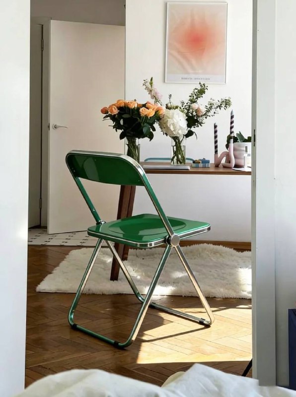 Какой красивый глубокий зеленый цвет стула Такой стул подходит даже для маленьких квартир, потому что он складывается и штабелируется. Ссылка Pleas... - изображение 5 - telegram, view, какой