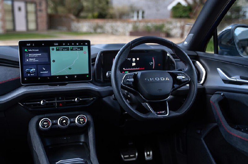 Семейный SUV без ценника, от которого хочется прилечь? Похоже, это всё ещё Skoda Kodiaq. По данным и 2