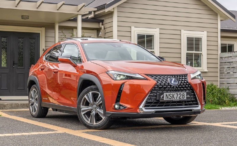 Lexus снимает с производства свой первый электромобиль