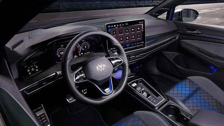 В России выставили на продажу новый Volkswagen Golf R за ₽10 миллионов — примерно столько же стоит н 3