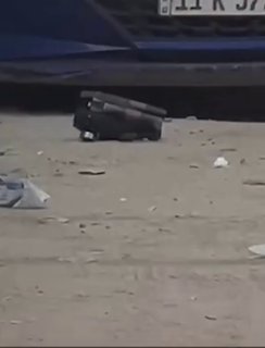 צילומים חיים מציגים את שברי הכטב"מ לאחר שהופל ליד האזור הירוק בבגדד