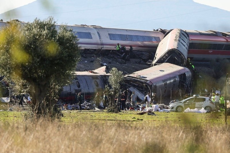 לפחות 50 הרוגים בהתנגשות של שתי רכבות בספרד