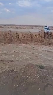 מסתובבים: שיטפונות נוצרו כתוצאה מגשמים עזים באזור אל-פורקלוס באזור הכפרי של חומס.