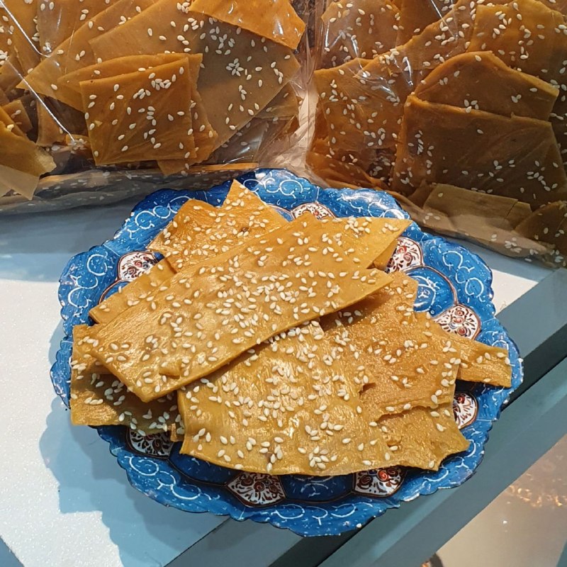 راز سلامتی: #سوهان_جوانه_گندم 😋یک سوهان عالی🌸خوشمزه🦋ترد☁️وسالم✨تهیه شده از بهترین مواد سالم و ارگانیک🌸😋شکر قهوه ای🤎جوانه گندم☁️کنجد🥜
