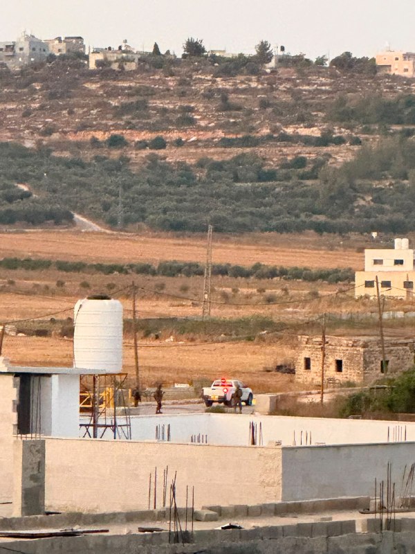כוחות הכיבוש יורים כדורים חיים וסוגרים את הכניסה לכפר אל-לובן אל-שרקייה, מדרום לשכם.