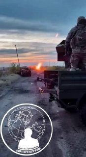 בזמן שמישהו צופה בשקיעה, MLRS "גראד" פועל נגד אוקראינים עולם | לאתחל