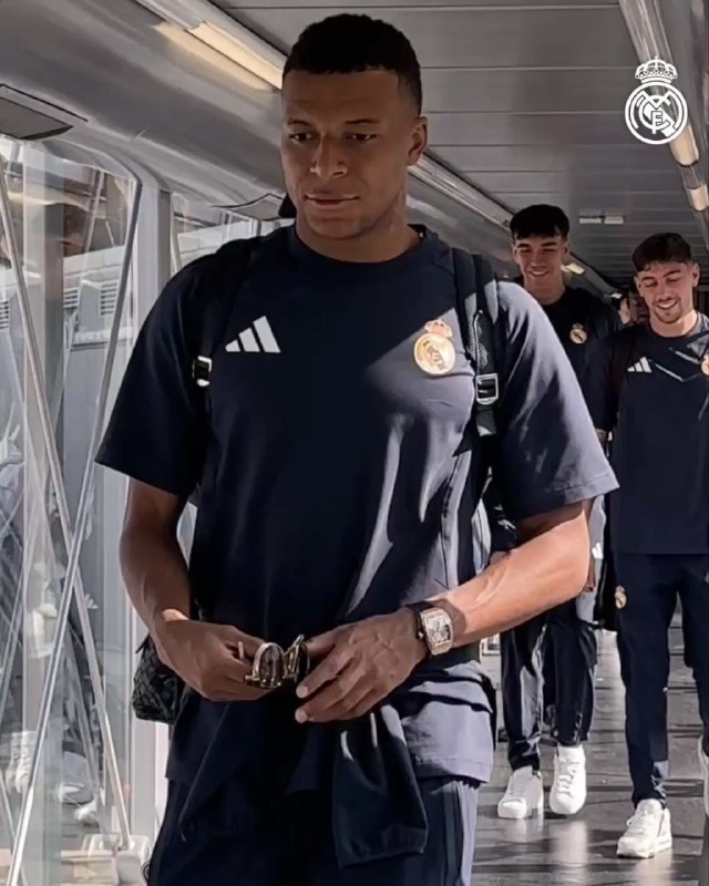 رئال مادرید | Real Madrid: ✈️بروبچ رفتن سمت بارسلون👑 @FCRealMadrid |✈️بروبچ رفتن سمت بارسلون👑 @FCRealMadrid |