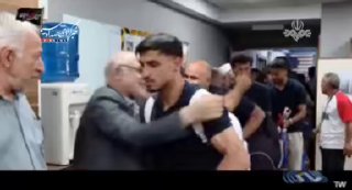 הנבחרת הלאומית, יישר כוח. דיווח על שובם של נבחרת הכדורגל הלאומית.