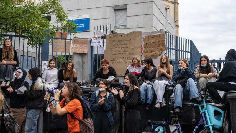 Hundreds of schools in France remained closed as student protests turned violent