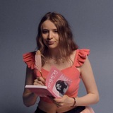 Рисующая писательница Оля