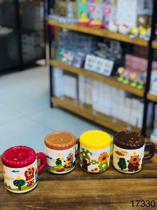 عمده فروشی قاسمی۸۸ صالح آباد: ✨ نام کالا : ماگ خرس قهوه ای درب و دسته بافت ⚙️ کدکالا : 17330🏭 ساخت 🇨🇳📦 تعداد در کارتن :24💵قیمت :598/000👩💻ثبت سفارشات