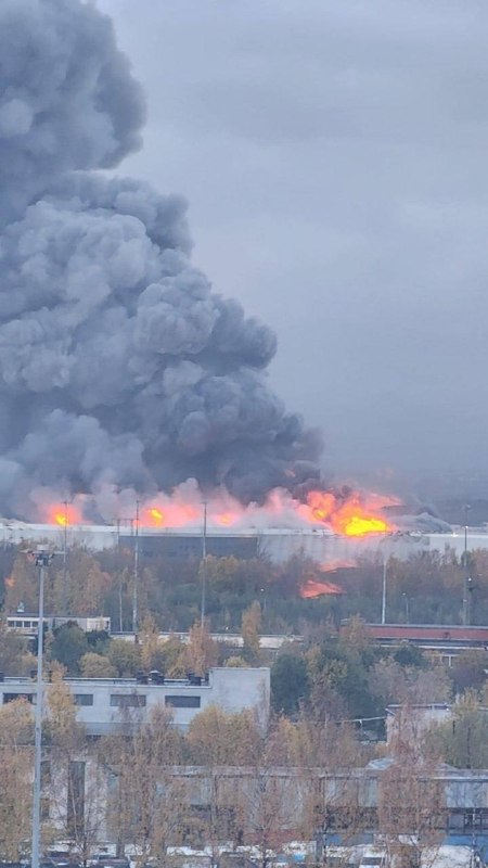 Moment of attack caught on video. One of Ukraine's long-range drone strikes the oil depot at the Oil Terminal in St. Petersburg.