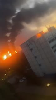 В Москве атакован НПЗ в Капотне, распространяются кадры очевидцев. Собянин сообщил о «беспрецедентной атаке»:«Отражена самая массированная атака вражеских беспилотников на Москву. Со вчерашнего дня на всех рубежах отбито более 1600 БПЛА. Из них 450 на подл