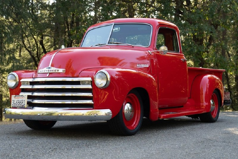 🚗 Сквозь десятилетия: 1948‑й Chevy 3100 в новом обличье!Редакция нашла редкую р