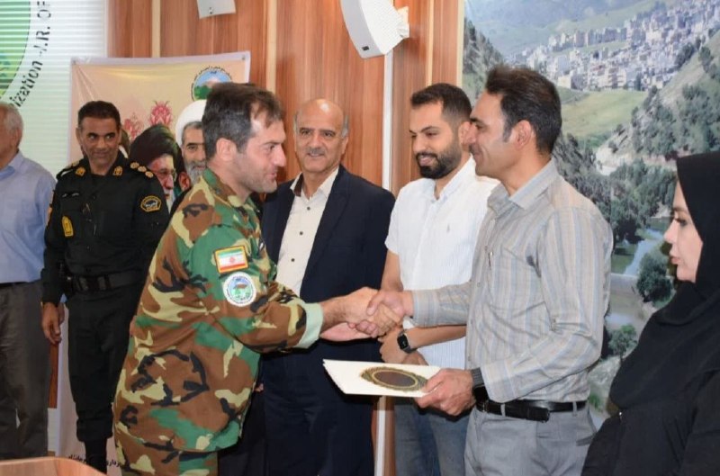 طبیعت بکر و فرهنگ هورامان: 🌿 معرفی جنگلبان نمونه و برتر استان کرمانشاهبا ابلاغ و حکم مدیرکل منابع طبیعی استان کرمانشاه و فرمانده یگان حفاظت منابع ط