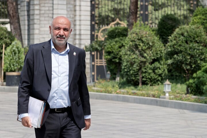 پیام‌ ما آنلاین: 🔷وزیر کار:🔶افزایش اعتبار کالابرگ مشروط به تأمین منابع مالی غیرتورمی است🔷احمد میدری، وزیر تعاون، کار و رفاه اجتماعی، با ت
