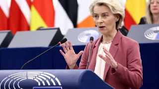 本周欧盟峰会前 范德莱恩再提支持“欧洲制造”本周即将上演的欧盟峰会预定将讨论采取哪些措施来强化区域经济竞争力，使其更有能力在全球舞台上与美国和中国对抗。👉 继续浏览后续：https://rfi.my/CQnq.g