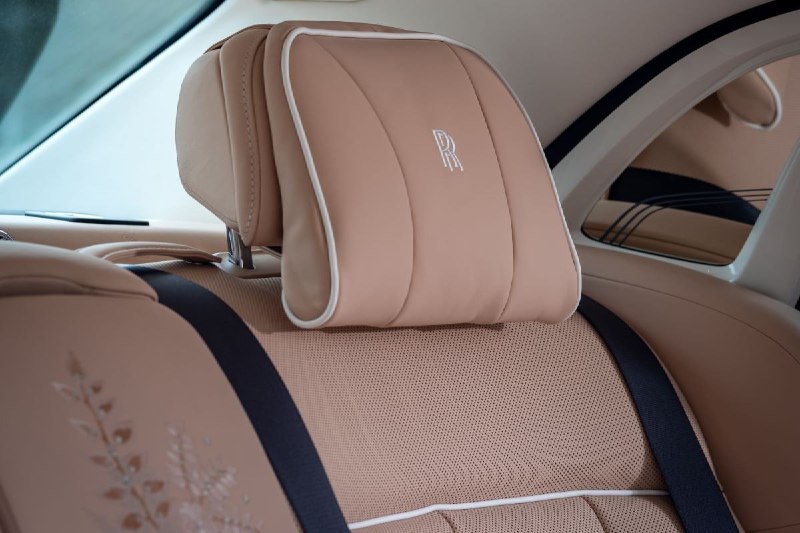 Rolls-Royce представил эксклюзивный Phantom 5