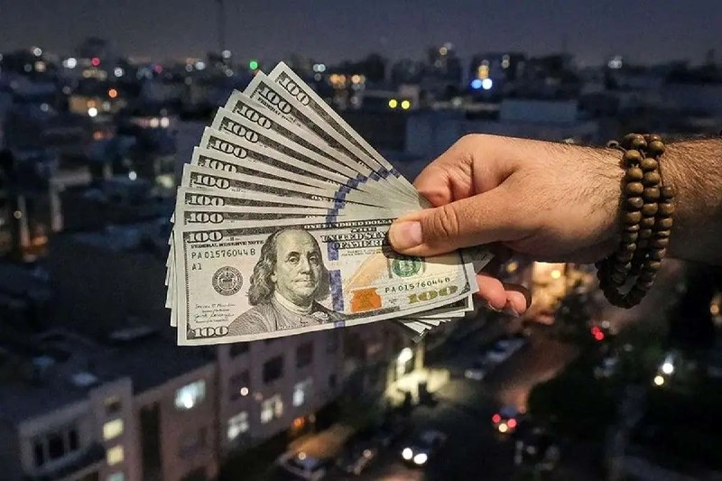 اقتصادنیوز: 🔻قیمت دلار آزاد به 190 هزار تومان رسید🔹قیمت دلار امروز با افزایش نسبت به روز گذشته به، 190,190 (یکصد و نود هزار و یکصد و