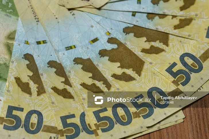 קנסות על שימוש בטלפון בזמן נהיגה ופרסום על מכוניות באזרבייג'ן יוטלו על פי כללים חדשים. מצא וצור קשר