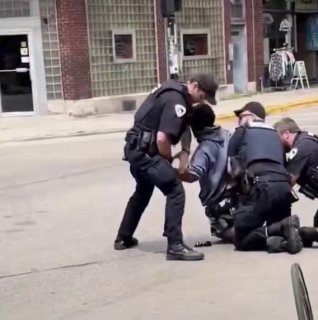 🇺🇸 Four teenagers aged 14 to 19 were killed early Sunday when a pickup truck fleeing police at high speed launched off a viaduct in Chicago and slammed into a stationary railroad boxcar below.Officers had attempted to stop the truck after someone inside reportedly pointed a rifle at them. Police called off the pursuit for safety reasons, but the vehicle later sped away again before the fatal crash.Follow us -> LiveLeak