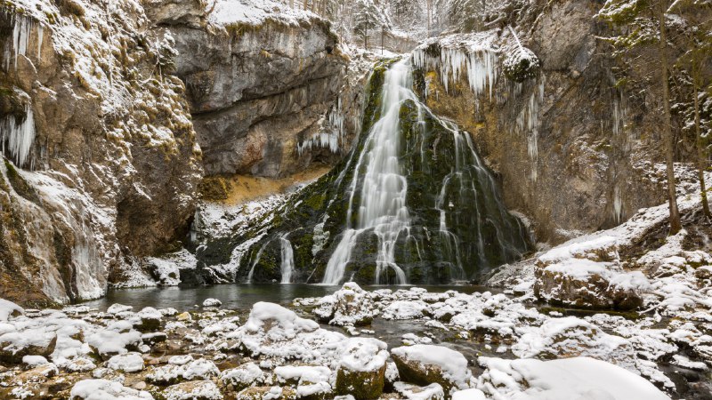 An icy descentGolling Waterfall, Tennengau, Salzburg, Austria (© Frank Fischbach/Alamy)