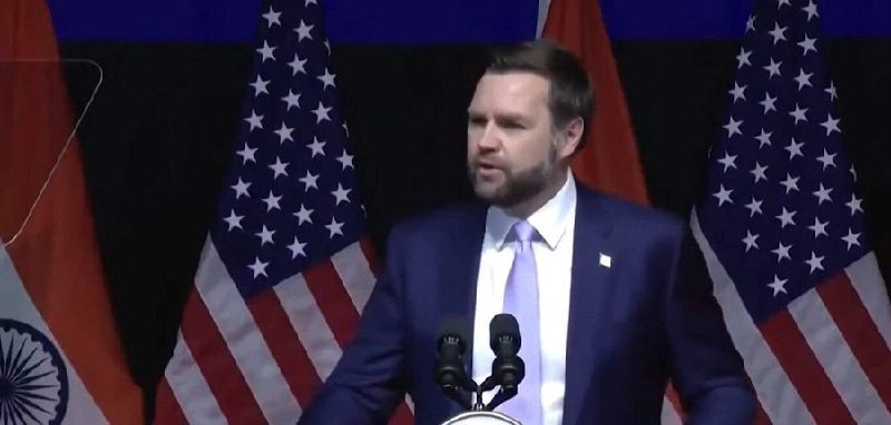 JUST IN - סמנכ"ל JD Vance אומר שהאמריקאים לא צריכים לפחד מבינה מלאכותית