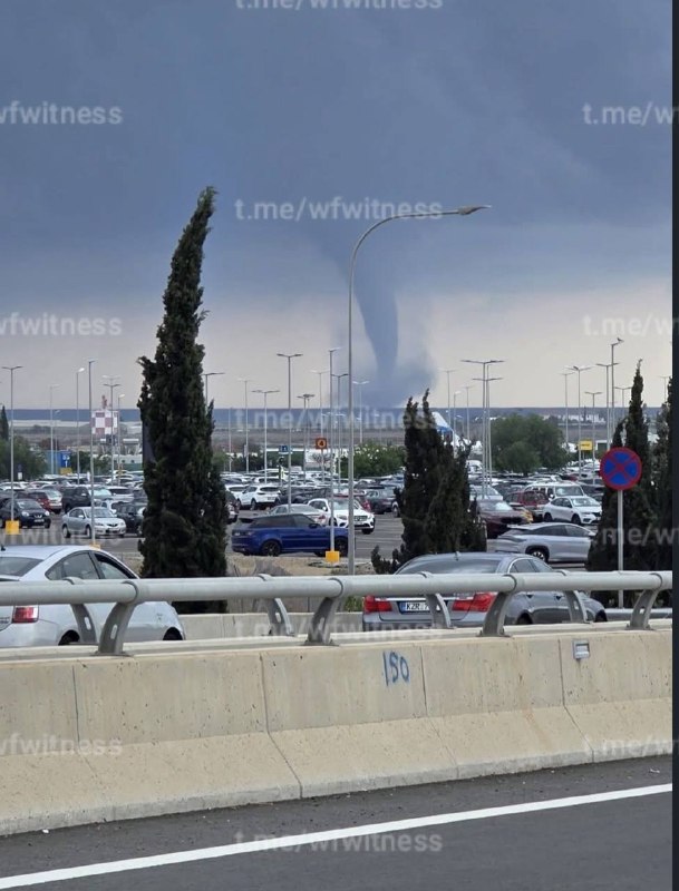 ️🇨🇾🇱🇧 סופות רעמים קשות מעל קפריסין גרמו לשיבושים גדולים בנמל התעופה הבינלאומי של לרנקה, כאשר הטיסות המג…