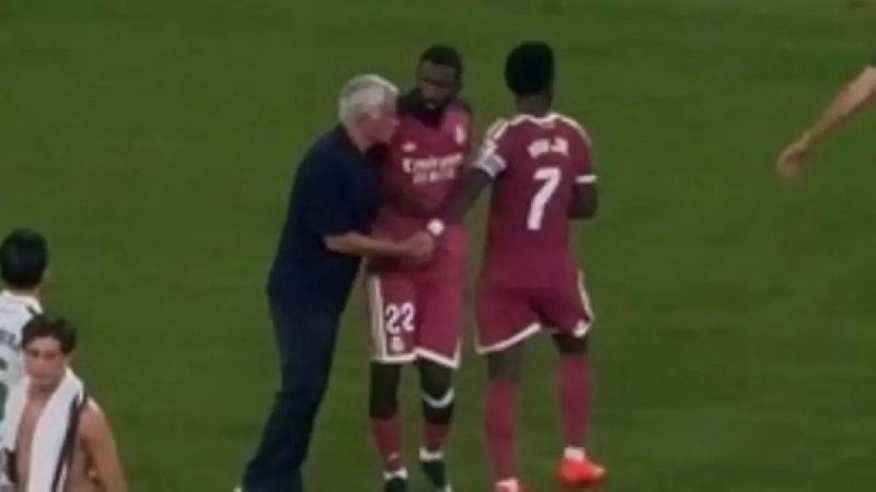 رئال مادرید | Real Madrid: ⚽️ اسپورت:سردی و بی‌توجهی وینیسیوس به مورینیو بعد از شکست مقابل بتیس جنجال‌ساز شد. وینیسیوس فقط یه دست‌دادن کوتاه با مور