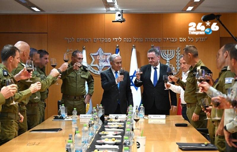 🇮🇱 נתניהו בהרמת כוסית עם פורום מטכ"ל: "משוכנע ביכולתנו להפיל את המשטר האיראני. זו המשימה המרכזית והיא קרובה".
