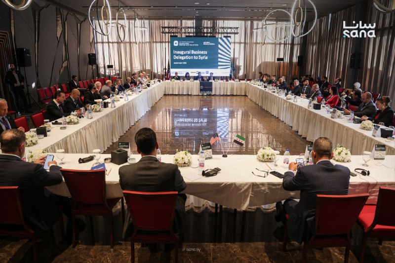 Sanaa Reporter: A round table meeting has begun between the Minister of Communications and Information Technology, Abdul Salam Haikel, and the American economic delegation, to discuss prospects for partnerships and cooperation in the field of communications and technology.
